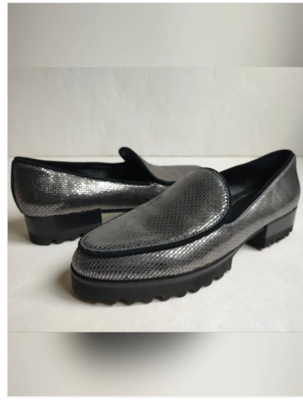 Donald J Pliner Elen Loafers Metallic Leather Shimmer Grey Black Carbon size 8